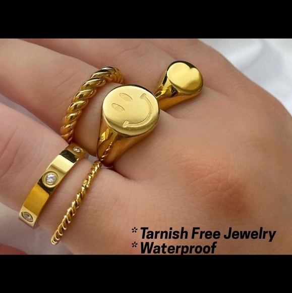 Brand New Madonna/Virgin Mary Necklace - Picture 5 of 5